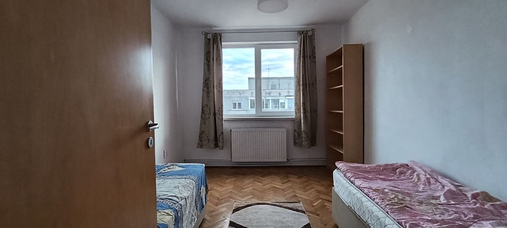 Apartament (3 camere)  decomandat de închiriat