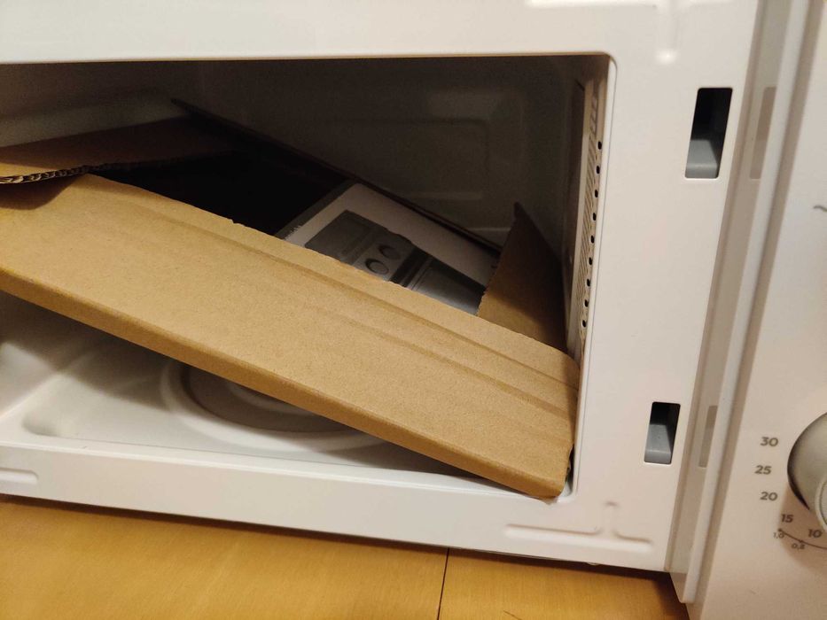 Чисто нова микровълнова фурна MEDION 700W (с опаковка)