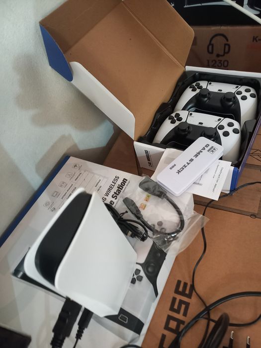 PS mini yosh bolajonlarga zo'r sovg'a 2 ta yangi djoystik 2 ta apparat