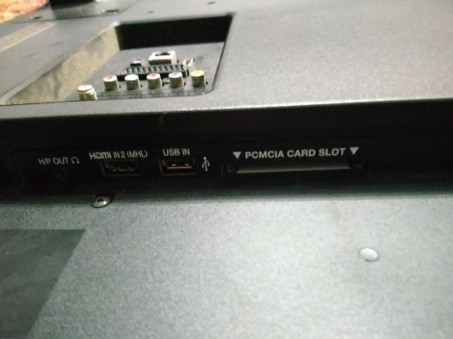 Продам рабочи телевизор на запчасти