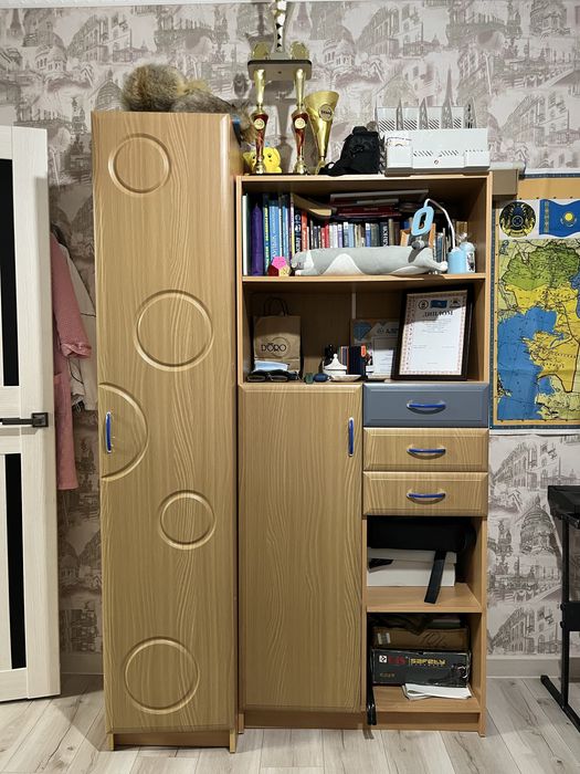 Шкаф киім, кітап қоятын