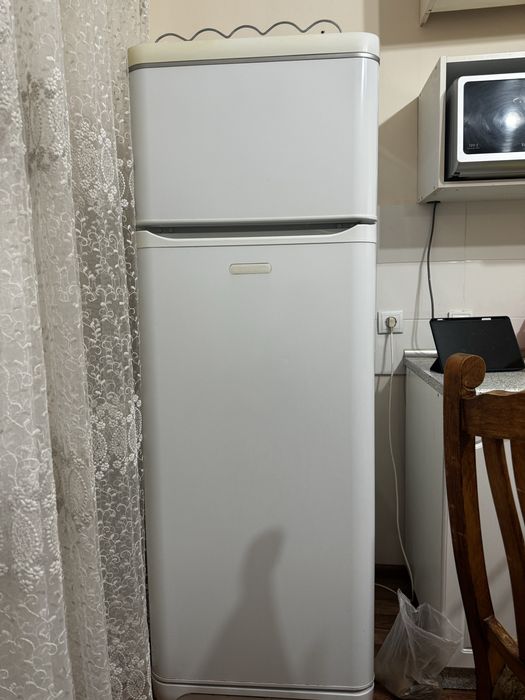 Продам холодильник Ariston