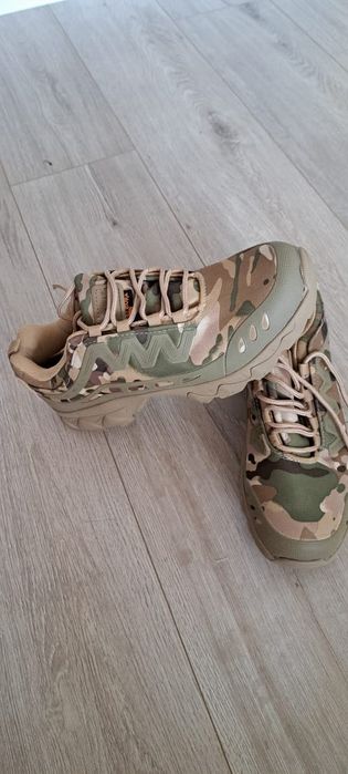 Продам кроссовки