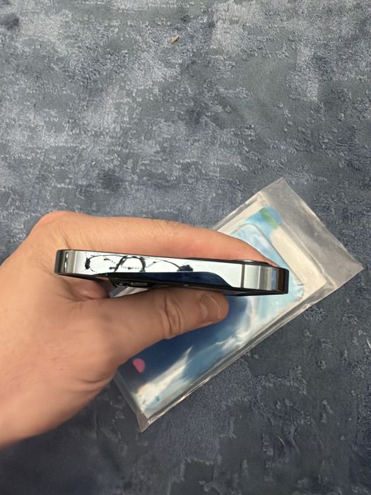 Коурпус в оригинале iphone 12pro