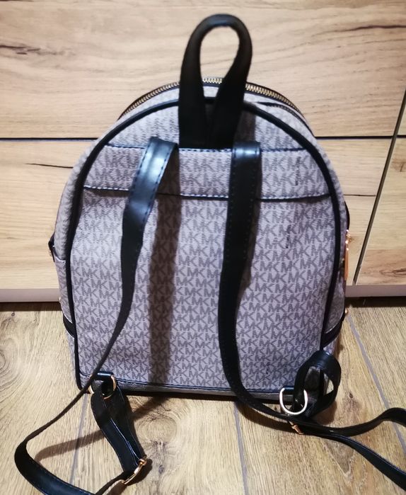 Rucsac si portfard Michael Kors