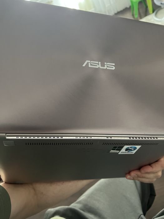 Se vinde laptop asus