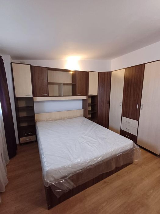 Închiriez etaj vila 120mp,la 400m de rond pacurari