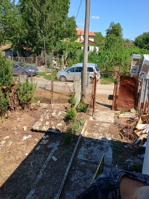 Къща с двор с.Изворско