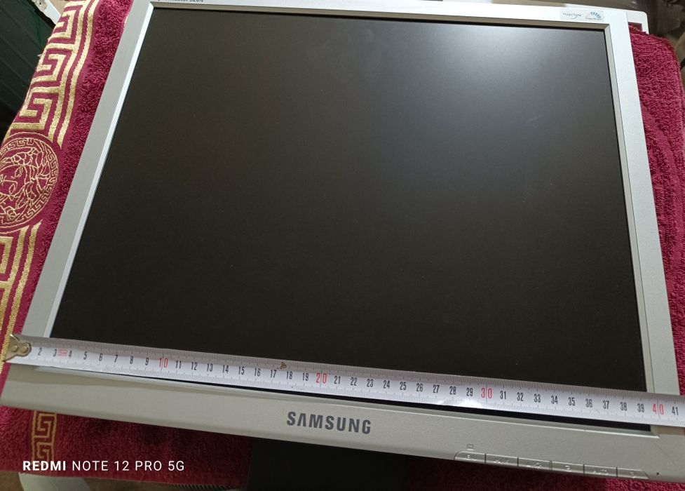 Продам мониторы .