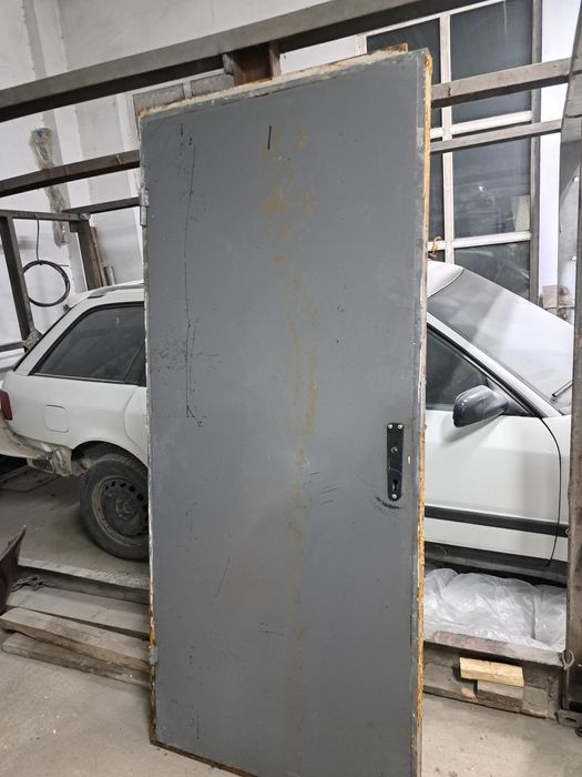 Двери металлические