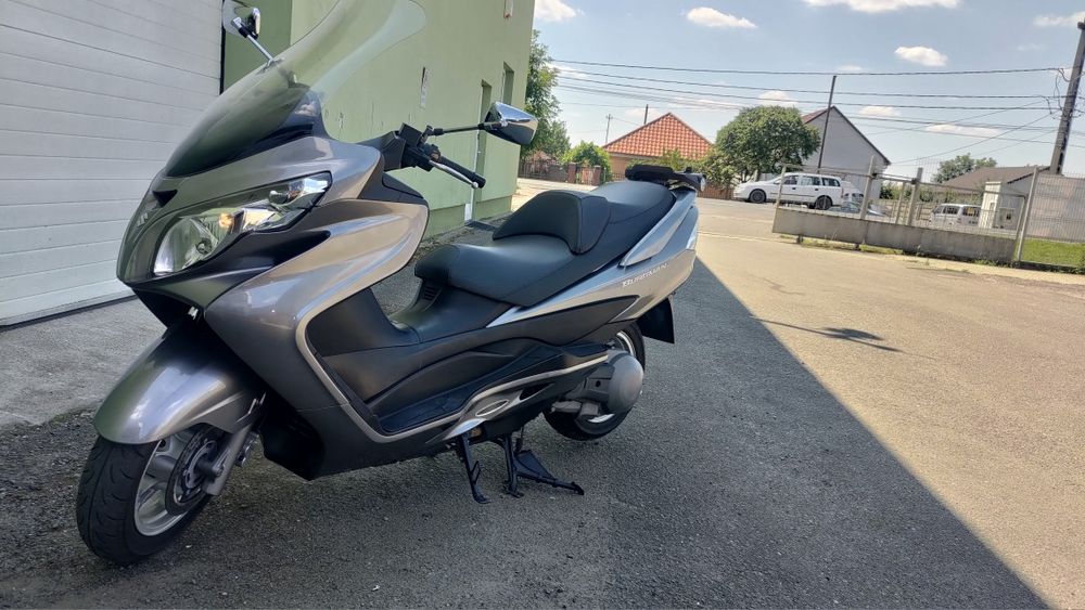 Vând suzuki  burgman 400 maxi scuter