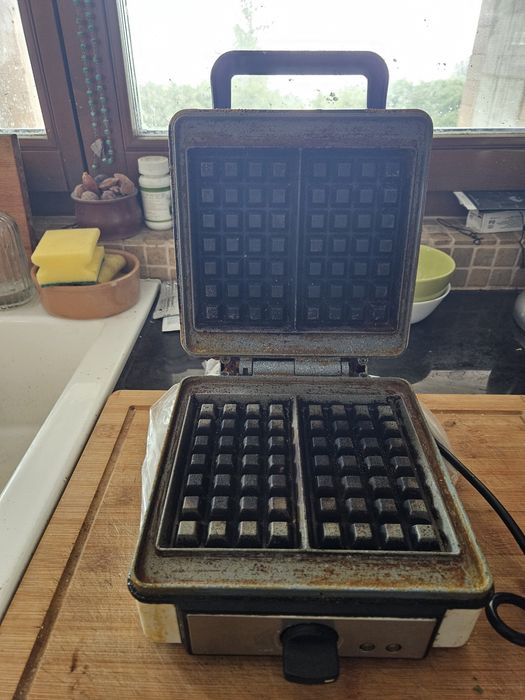 Професионален гофретник за белгийски гофрети Cecotec