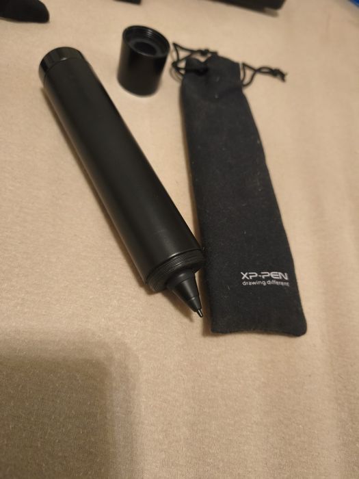 Продавам графичен дисплей XP-PEN Artist 22E Pro в много добро състояние.