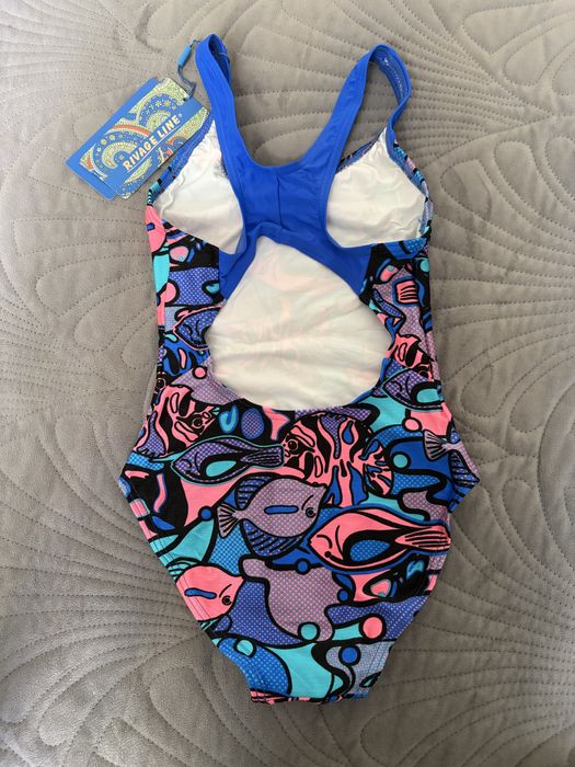Продается фирменный новый купальник на 4-5 лет