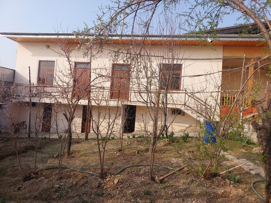 Ховли уй сотилади. Бустон дахасида