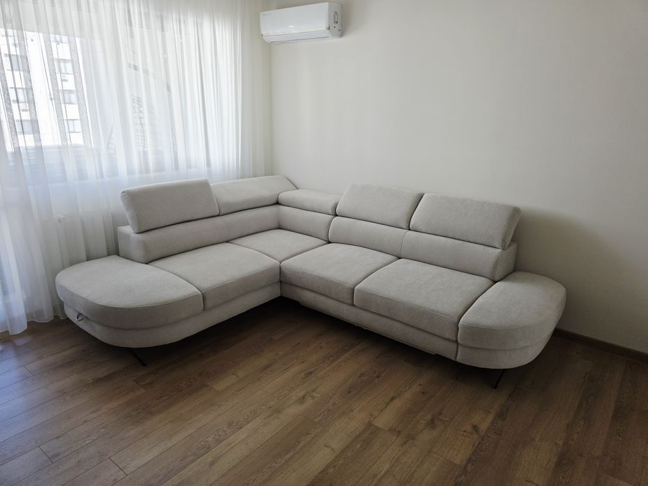 Vând coltar extensibil cu lada de depozitare, BEJ