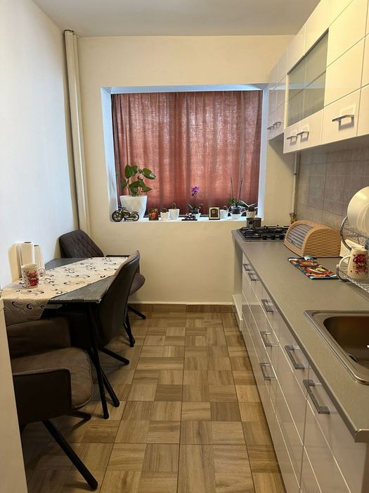 Inchiriez apartament