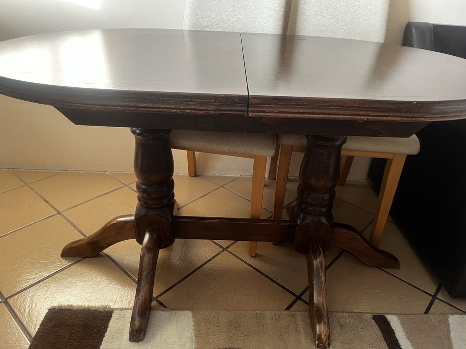 Трапезна масивна маса