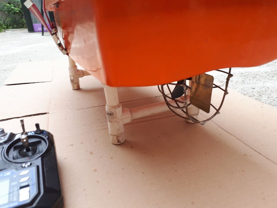 Navomodel plantat telecomandabil