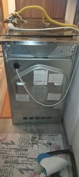 Vand aragaz cu plita pe gaz si cuptor electric