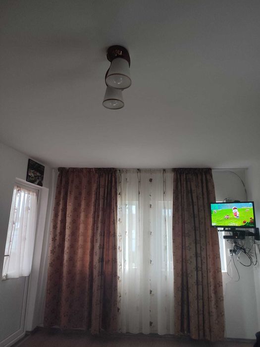 Vând casa in Podu Turcului