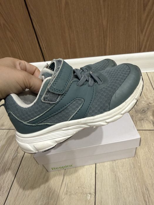 кроссовки 27р…..