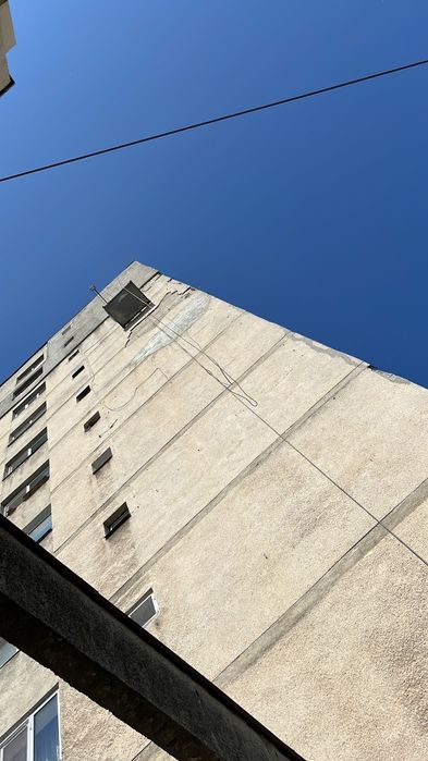 Alpiniști utilitari cu experiență de peste opt ani de zile în domeniu