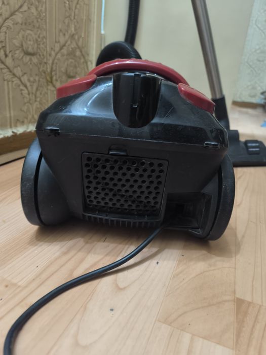 Пылесос Daewoo RC-2200RA 1600W, рабочий