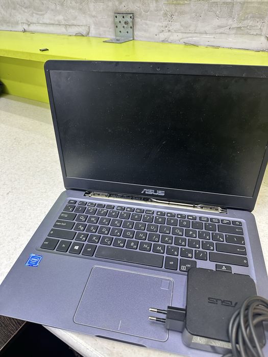 Продам ноутбук на запчасти