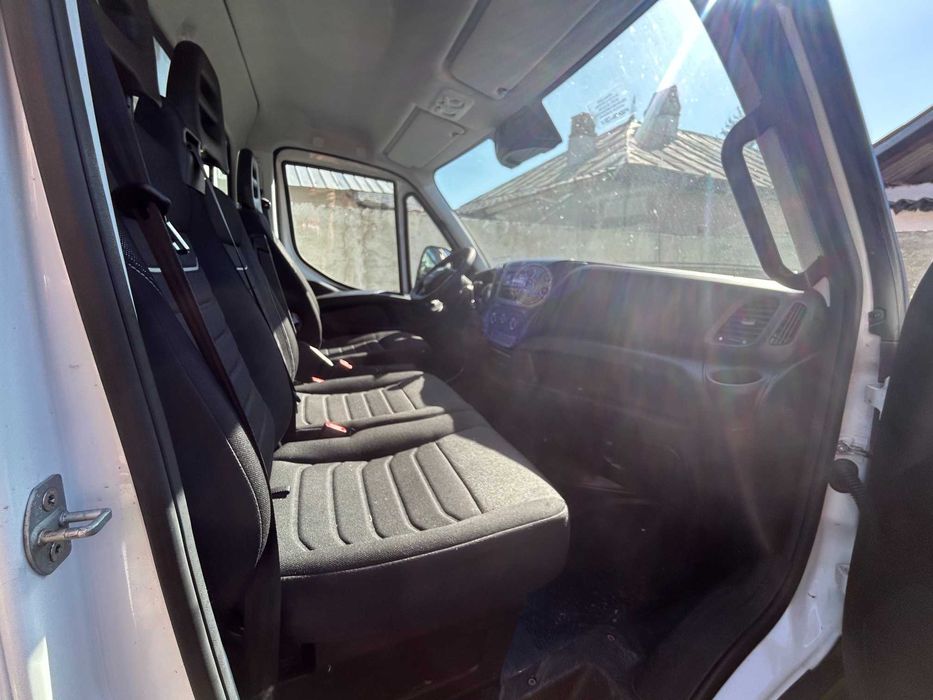 IVECO DAILY 70C16H 7.2T – 3.0 Diesel – BOX IZOTERM 5.2m – DOAR 300 KM