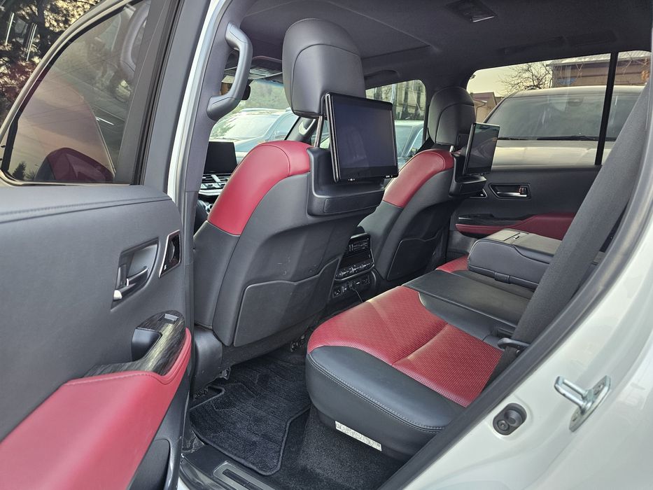 TOYOTA LAND CRUISER. 300. 3.5 Tvin turbo. Yili 2023. Yurgani 36000