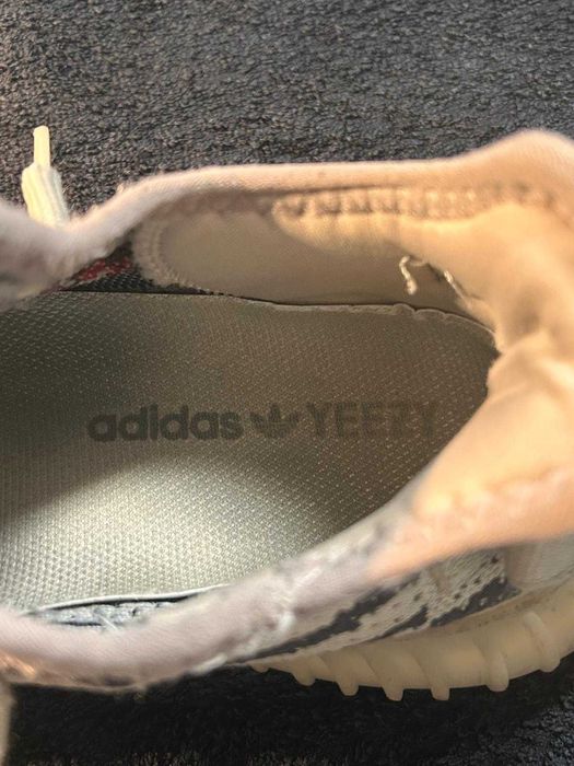 adidasi yeezy 350 zebra