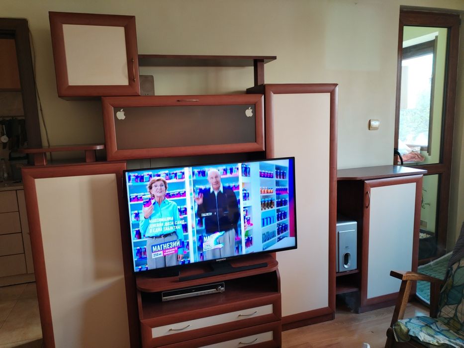 Продавам секция запазена 100е