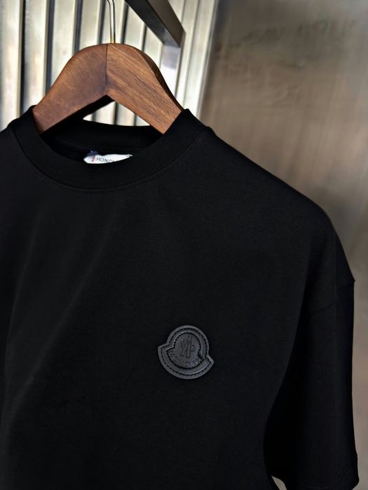 Tricou Mon. Calitate luxury.Model superb. Toate mărimile disponibile