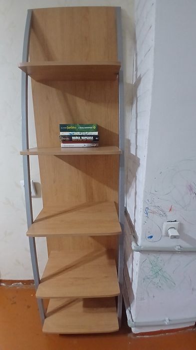 Стелаж в отличном состоянее
