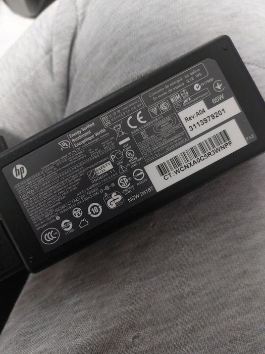 Vand laptop HP model rt3290-c2 pentru piese ecran,încărcător