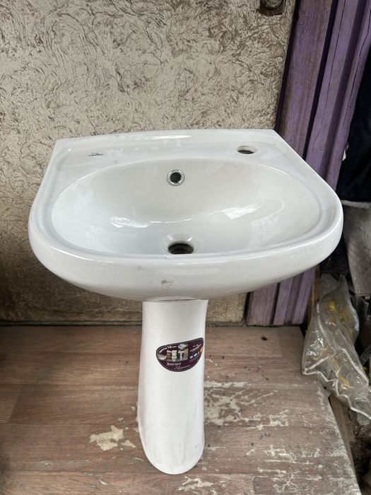 Продам умывальник с пьедисталом