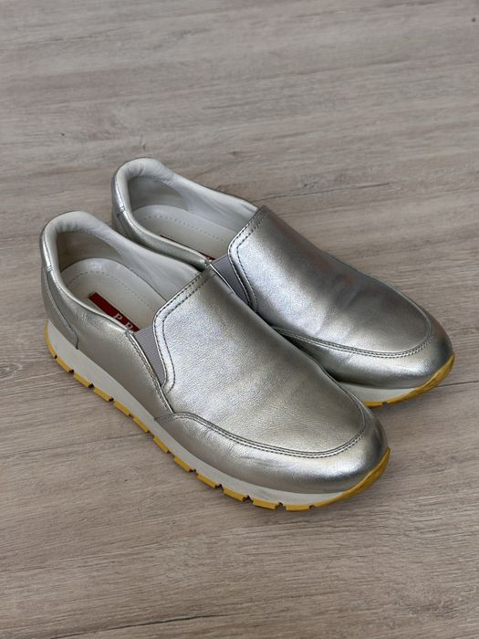Кожаные слипоны Prada
