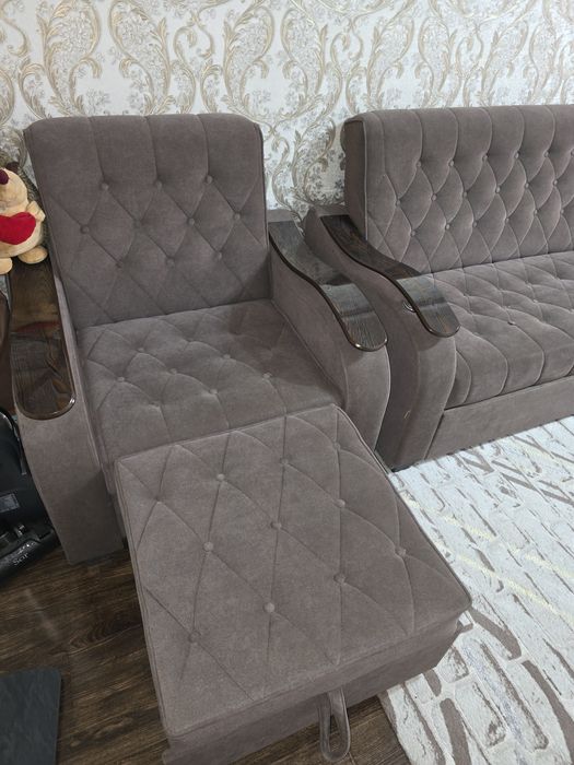 Продаётся дивани и два кресла расходные
