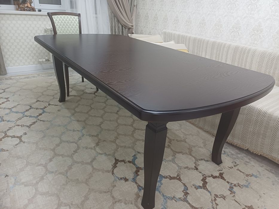 Продам стол гостиный