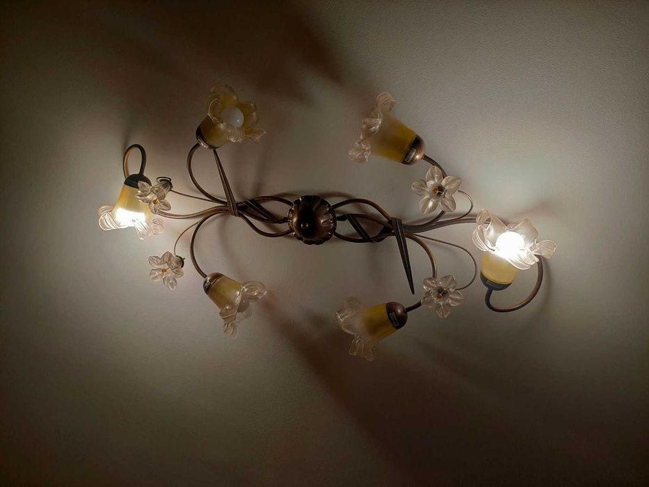 Полилей осветително тяло