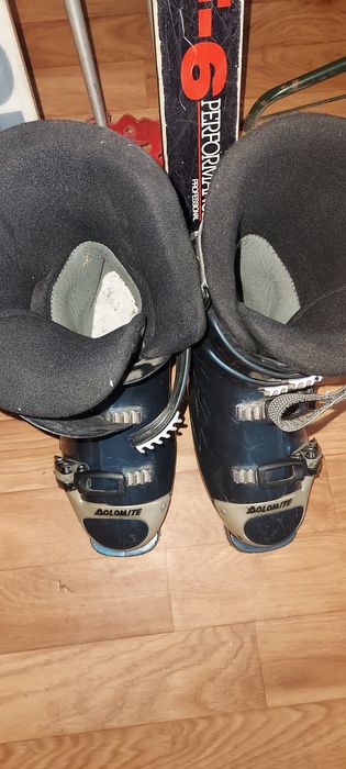 Горные лыжи и ботинки