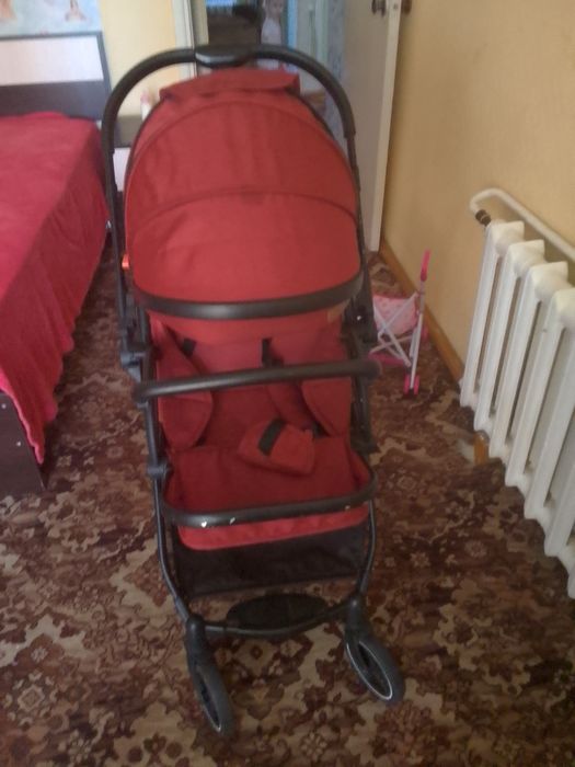 Коляска детская  красная