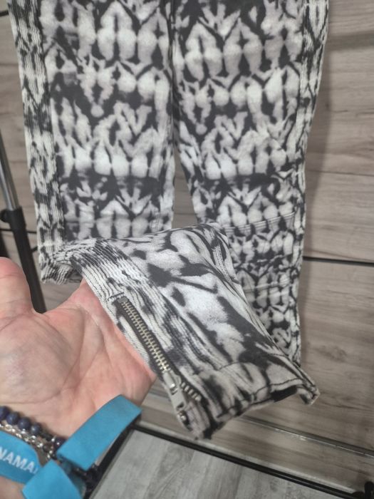 Blugi Isabel Marant pour H&M – imprimeu alb-negru, stil biker, mărimea 36