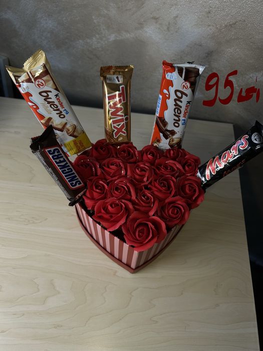 Buchete si aranjamente cu flori, dulciuri si/sau bauturi