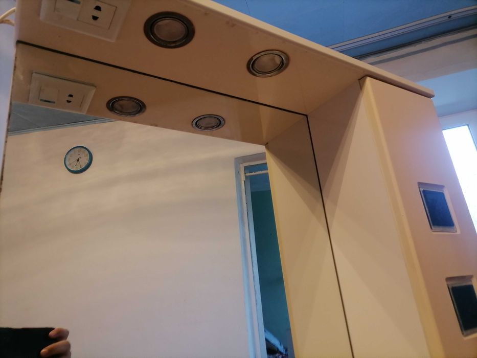 Зеркало-шкаф в ванную