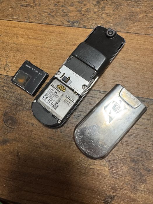 Nokia 8800 батерията му за смяна