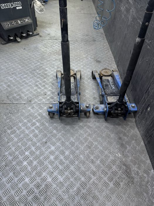 Дамкрат, домкрат