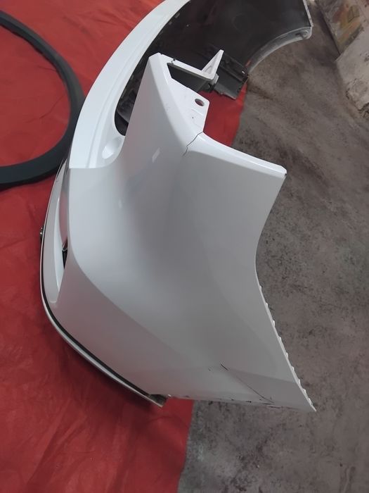 Задний бампер б.у., задний правый молдинг