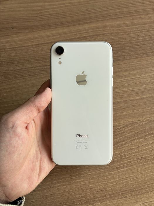 iPhone XR белый 128гб